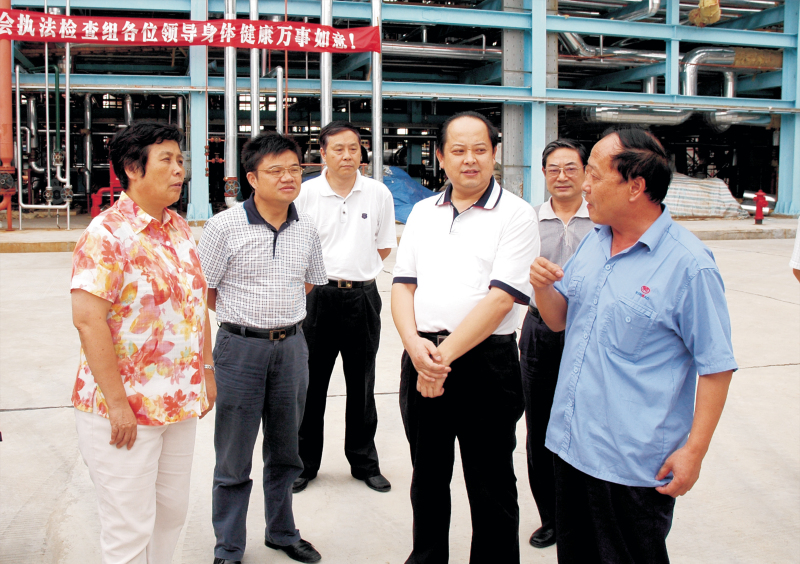 2008年9月10日，湖北省人大常委副主任蔣大國來公司，對公司《勞動合同法》實施情況進(jìn)行檢查